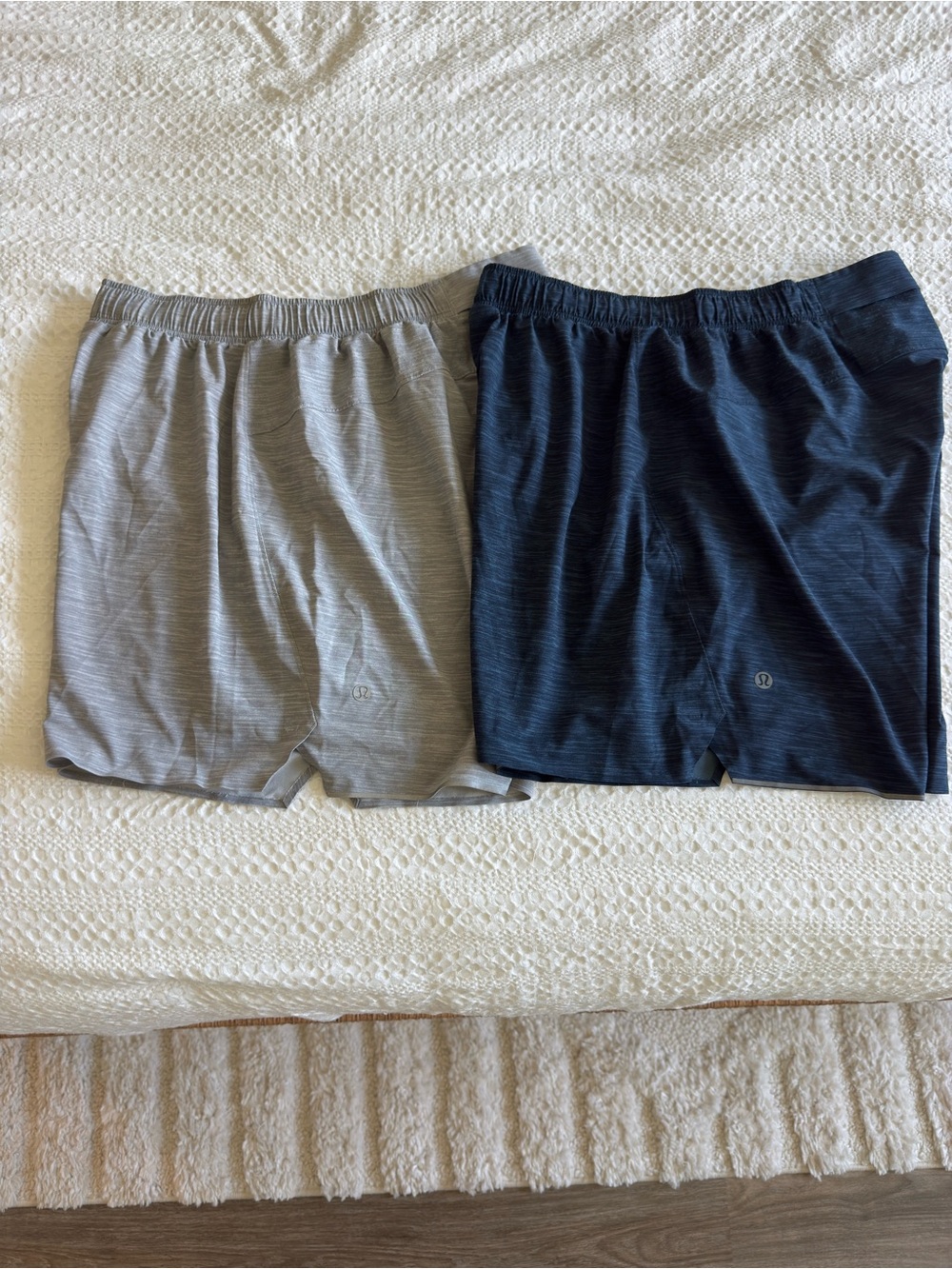 lululemon Men’s Running Shorts - Light Gray & Navy